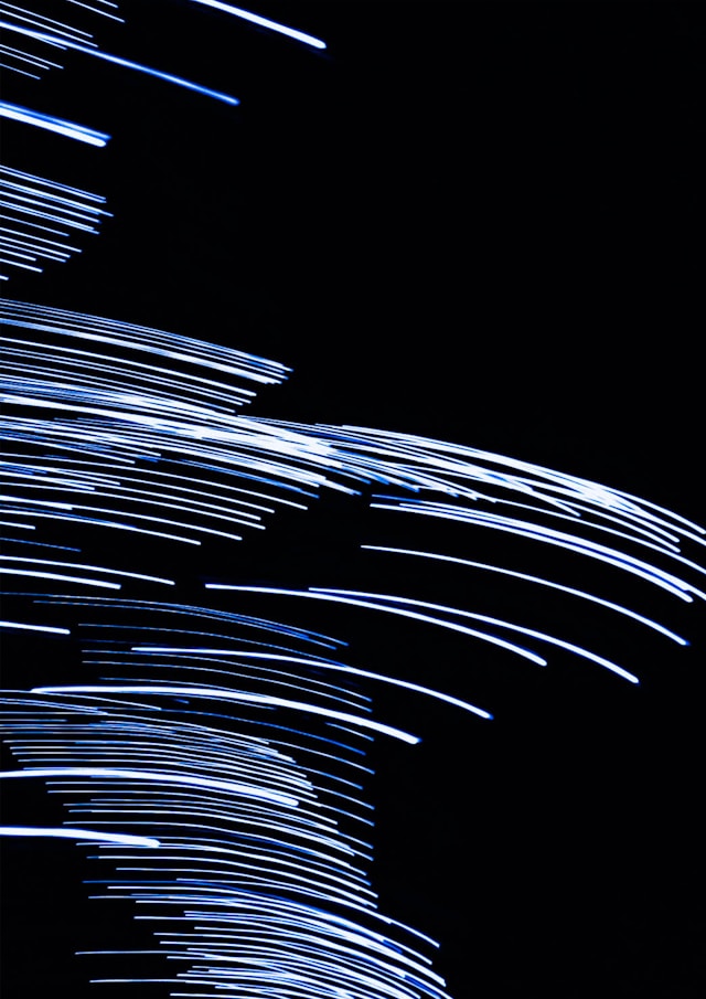 Data Analytics Server Cloud with blue lines